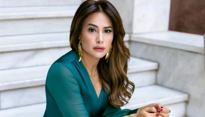 شاهدوا : هند صبرى تحتفل بعيد ميلادها الـ41 ببيت شعر حزين