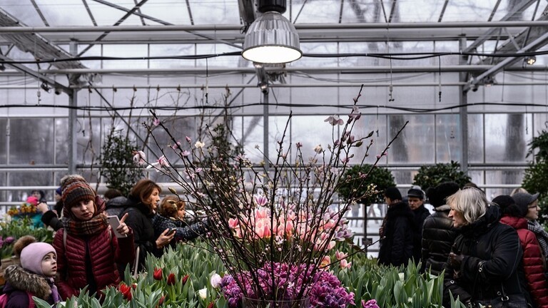 شاهدوا: لسان الشيطان تزهر في موسكو