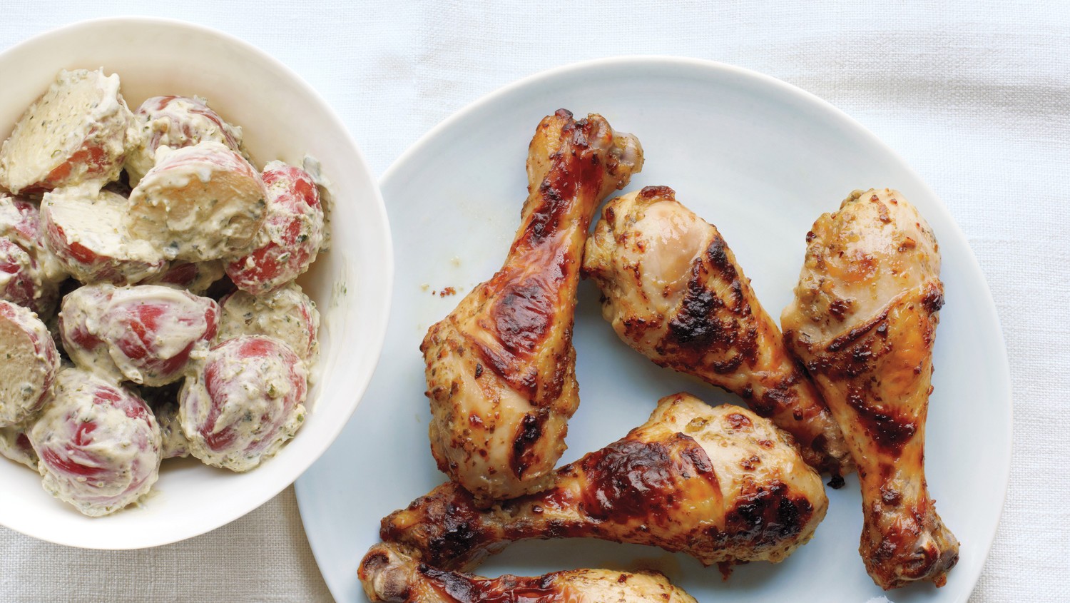 بالفيديو: طريقة عمل "دجاج مشوي" متبل باللبن