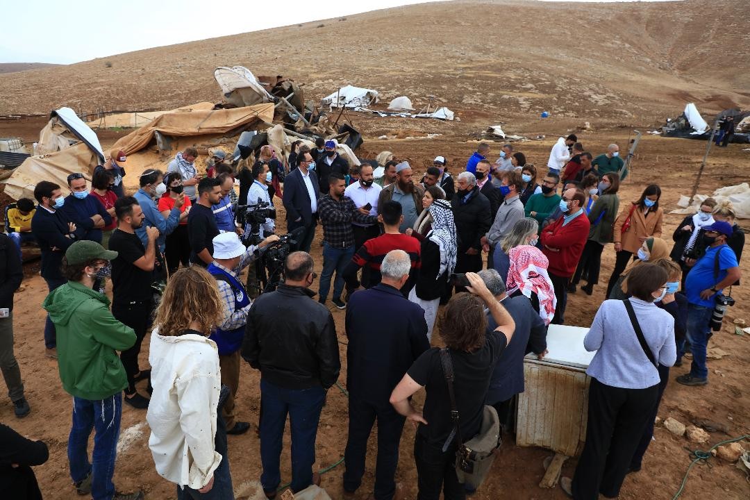 وفد من الاتحاد الأوروبي يطلع على الدمار في خربة حمصة بالأغوار