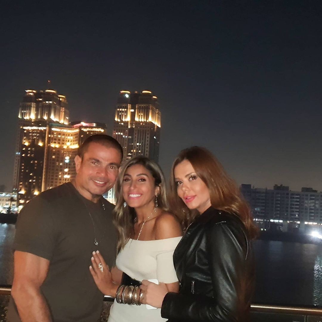 شاهد: إيمي سالم ترد على شائعات ارتباطها بعمرو دياب بصور "جريئة " وتعليق أكثر إثارة