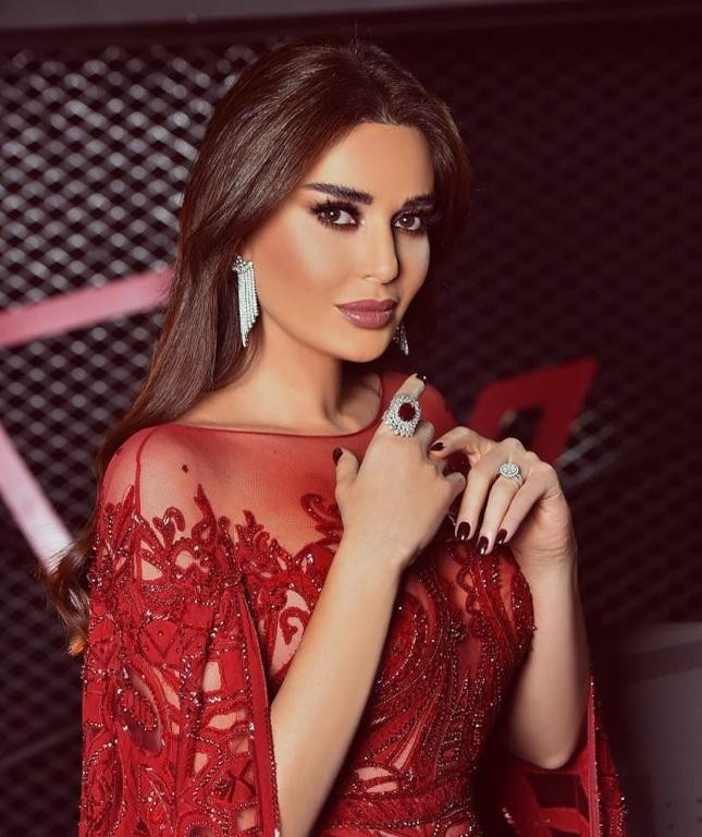 شاهدوا : سيرين عبد النور بإطلالة يصل سعرها إلى 80 ألف جنيها في جلسة تصوير جديدة