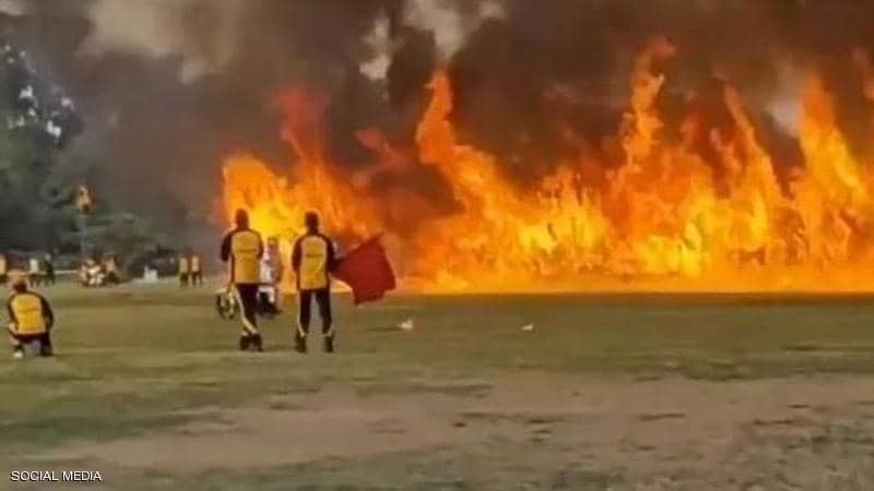 حاول دخول موسوعة "غينيس" فعاقبته النيران