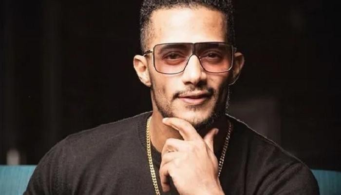 شاهدوا: بعد اتهامات "التطبيع"إعلامي إماراتي يحذف صورة "محمد رمضان" مع فنان إسرائيلي