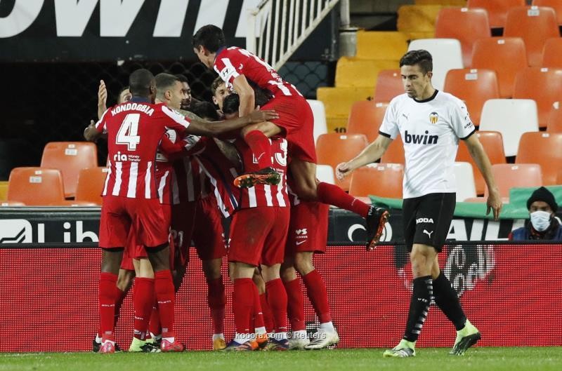 بالصور : اتلتكو مدريد يتخطى فلنسيا بالنيران الصديقة