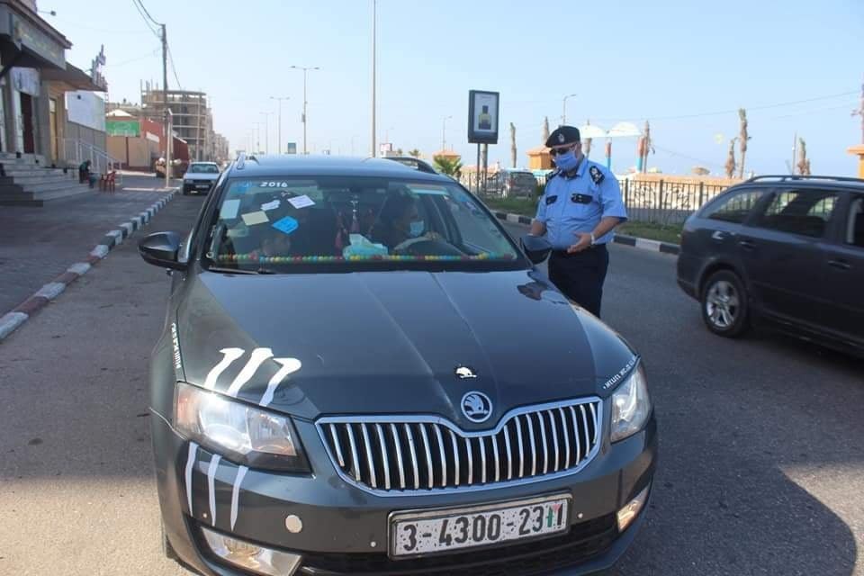 شرطة المرور وسط قطاع غزة تُنفذ حملة توعوية للسائقين