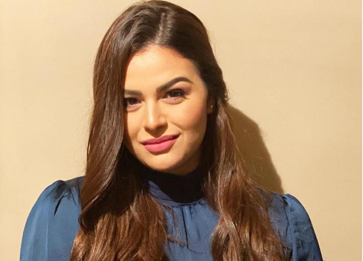 بالفيديو: الممثلة المصرية "هنادي مهنا " تغني "سالكة" لحسن شاكوش في الكوافير