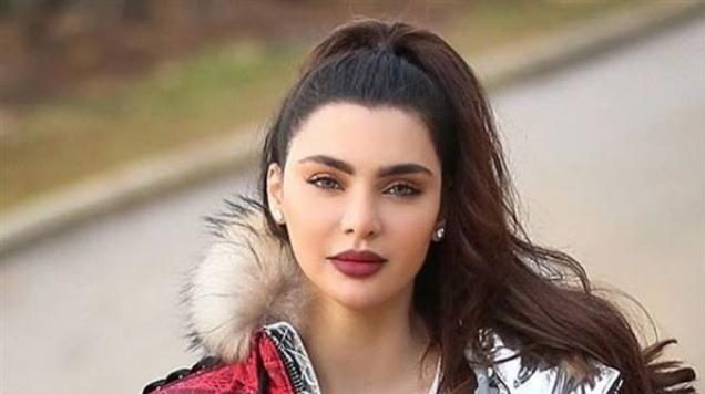شاهدوا: الفنانة " قمر" تخطف الأنظار بأحدث إطلالة لها
