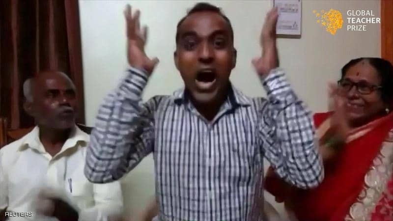 مدرس هندي يفوز بمليون دولار ثم "يفجر المفاجأة"