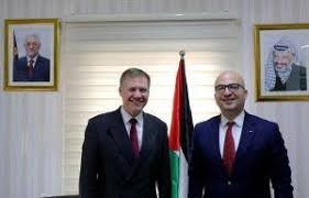الهدمي يستقبل القنصل البريطاني العام في مقر وزارته بالقدس