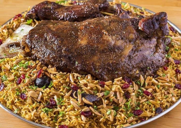 بالفيديو: طريقة عمل "كتف خروف مشوية"مع الأرز