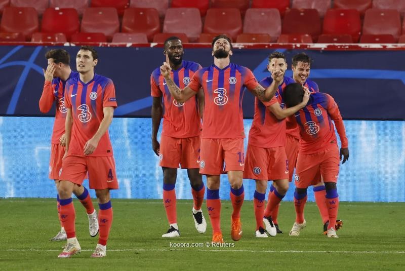 بالصور : تشيلسي يتصدر مجموعته بسوبر هاتريك جيرو في شباك اشبيليه