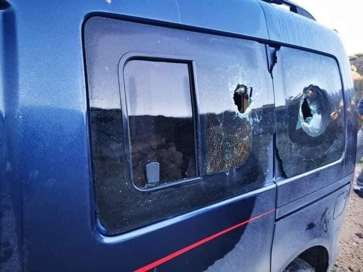 مستوطنون يعتدون على مركبات المواطنين جنوب جنين