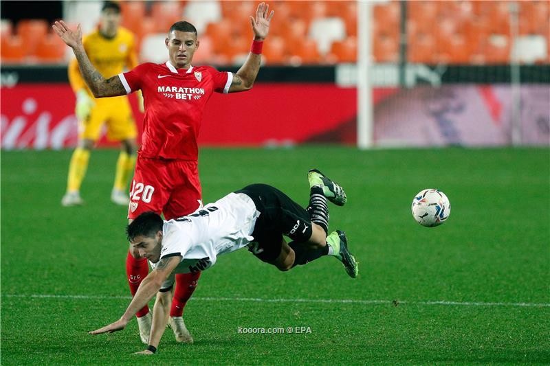 بالصور.. إشبيلية يعود بفوز ثمين من ملعب فالنسيا