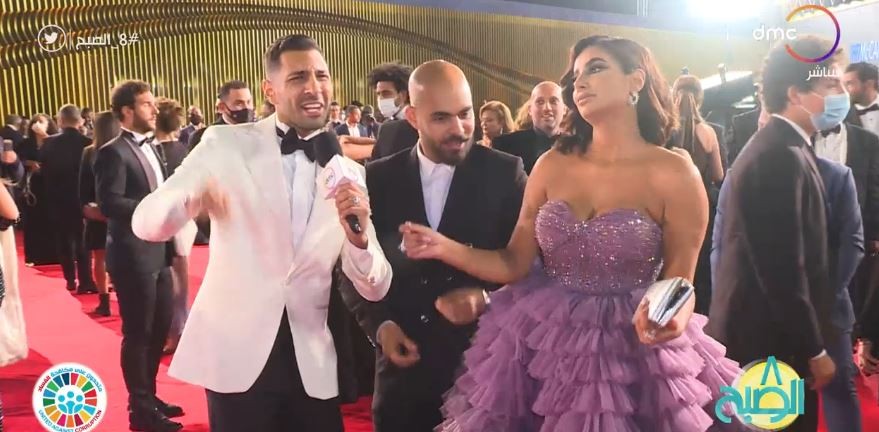 شاهدوا : رقص الفنانين في الأفراح على السجادة الحمراء لمهرجان القاهرة السينمائي