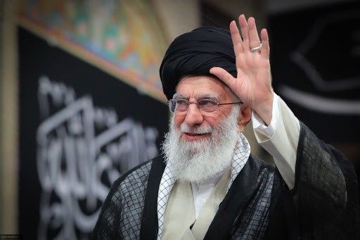 خامنئي: إيران تحظى بأهمية كبيرة لامتلاكها ثروات كبيرة وموقعاً جغرافيًا بين الشرق والغرب