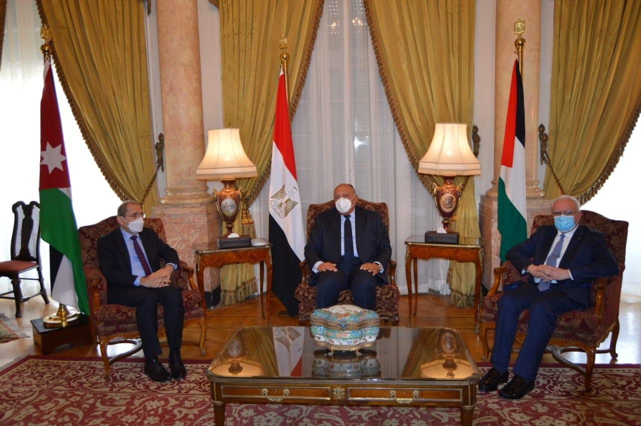فلسطين ومصر والأردن: قرارات الشرعية الدولية ومبادرة السلام العربية تمثل المرجعية للتفاوض