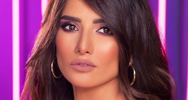 بالفيديو:زينة تحرج مذيع إماراتي: ولادي رجالة.. متحسدهمش وسيبهم في حالهم