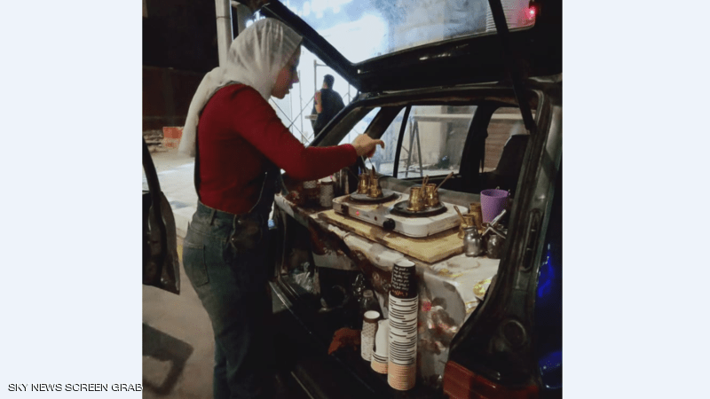 مصرية تتحدى الظروف بـ"سيارة نسائية"