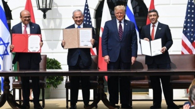 وزير إسرائيلي يُرجح تطبيع العديد من الدول قبل رحيل ترامب