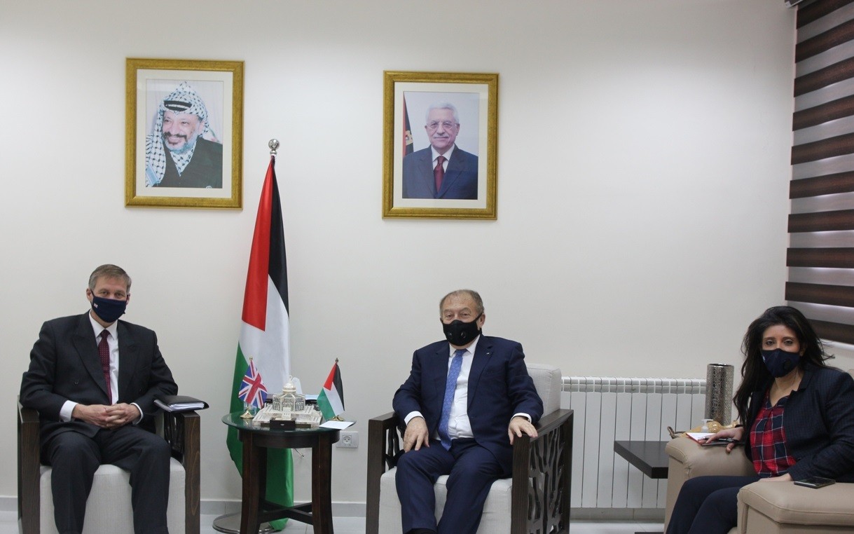 فلسطين وبريطانيا تبحثان آليات تطوير العلاقات الاقتصادية والتجارية بين البلدين