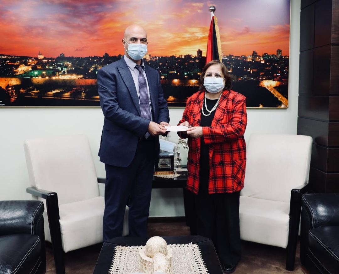 الكيلة تتسلم منحة مالية مقدمة من منظمة التعاون الإسلامي