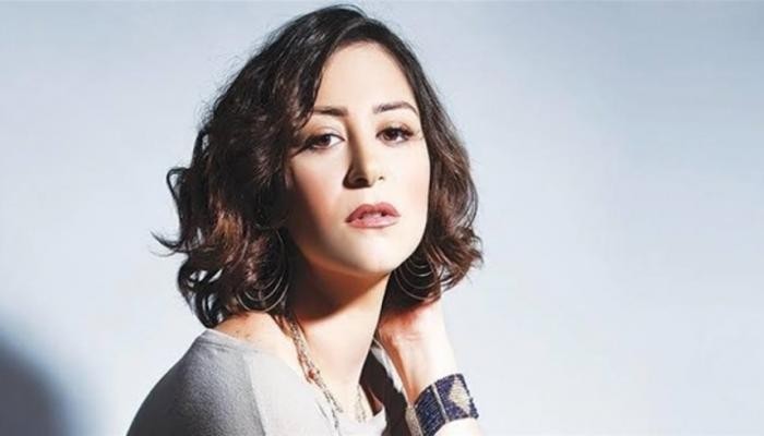 بالفيديو : منة شلبي تكشف عن سر عدم زواجها وانها تعرضت للتنمر بسبب والدتها