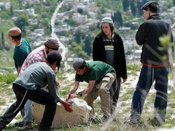 مسيرة استفزازية للمستوطنين في الخليل