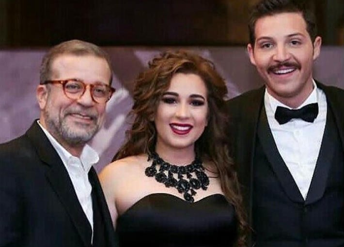 شاهدوا: شريف منير يمازح زوج ابنته: "مينفعش أبقى حماه وهو أطول مني"