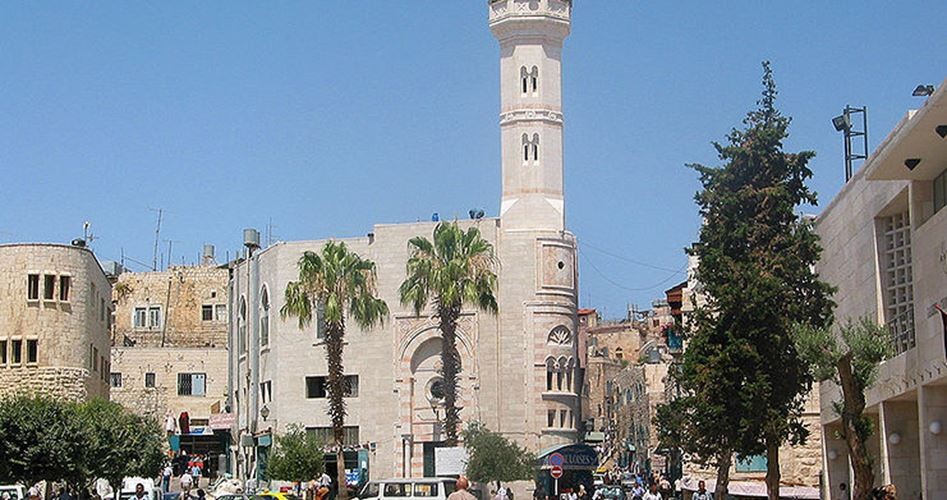 الأوقاف برام الله تُعلن تعليق صلاة الجماعة والجمعة في كافة المساجد