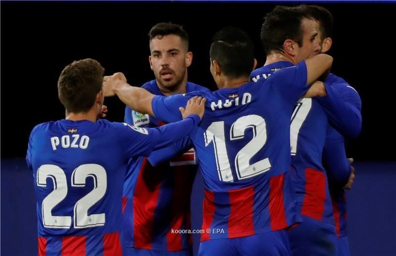 بالصور : ريال مدريد يواصل سلسلة انتصاراته بفوز صعب على ايبار