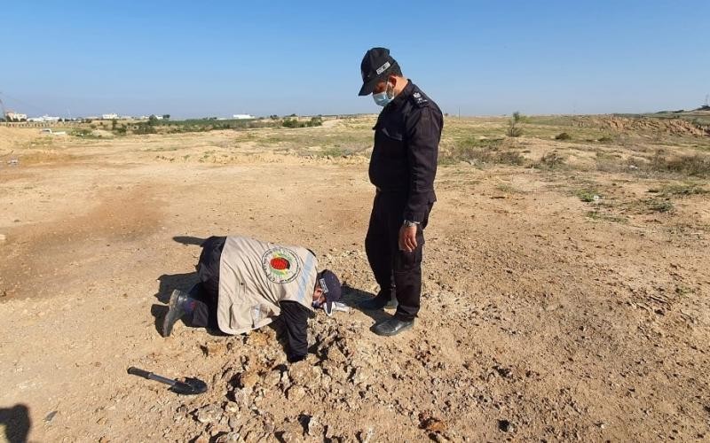 التعامل مع صواريخ لم تنفجر بقصف الاحتلال على غزة الليلة الماضية