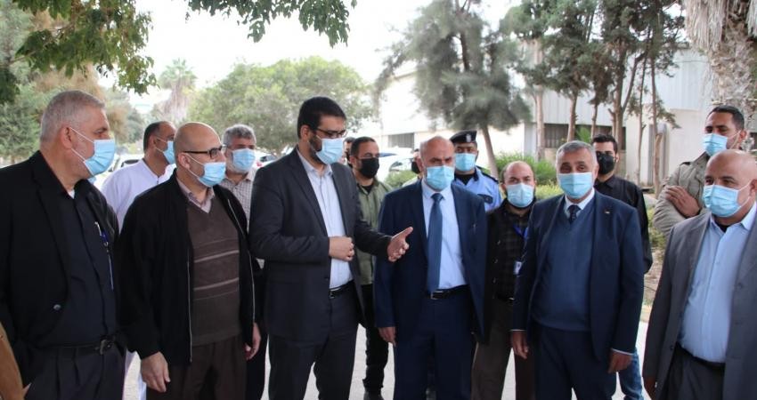 عوض يتفقد مستشفى غزة الأوروبي ويوجه رسالة للمواطنين