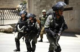الاحتلال يسطو على خيمتين ومعدات متنزه في القدس