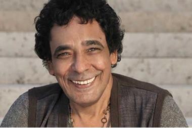 بالفيديو: أول ظهور رسمي للكنج محمد منير بعد الخروج من المستشفى