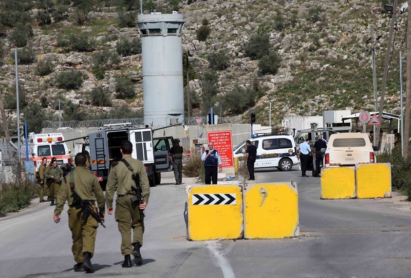 الاحتلال يعتقل شابًا ويستولي على مركبته جنوب جنين