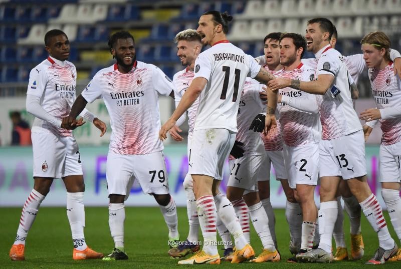 بالصور: إبراهيموفيتش يتوهج ويقود ميلان لاستعادة صدارة الكالتشيو