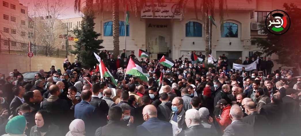 بالفيديو: اعتصام حاشد أمام مجمع المحاكم برام الله رفضاً للتغول على السلطة القضائية