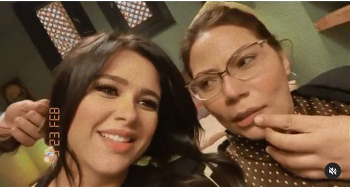 بالفيديو: إيمان السيد مع ياسمين عبد العزيز تحكي تجربتها مع كـ.ورونا فى كواليس مسلسلهم