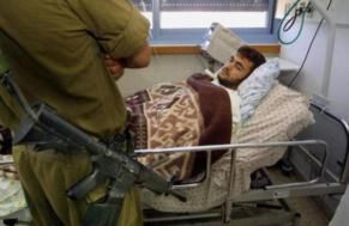 الاحتلال ينقل الأسير مهران عيّاد من مستشفى "سوروكا" إلى "عيادة الرملة"