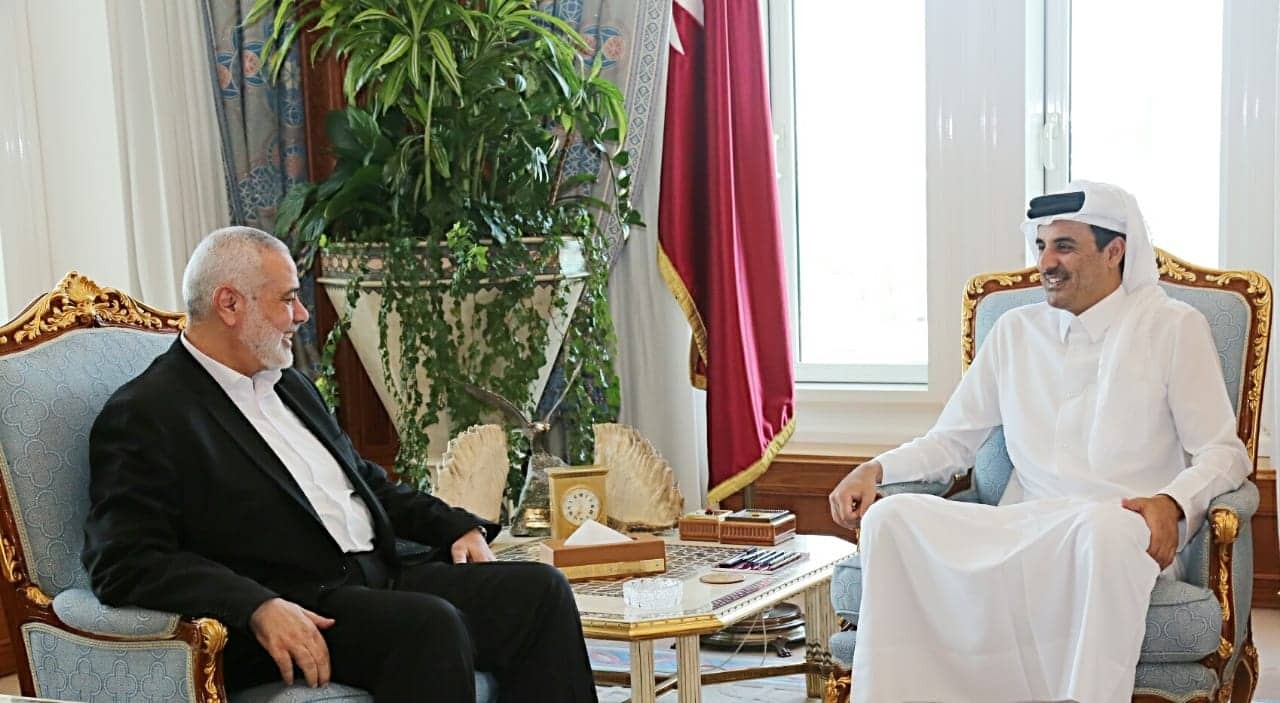 خلال اتصال هاتفي مع أمير قطر
