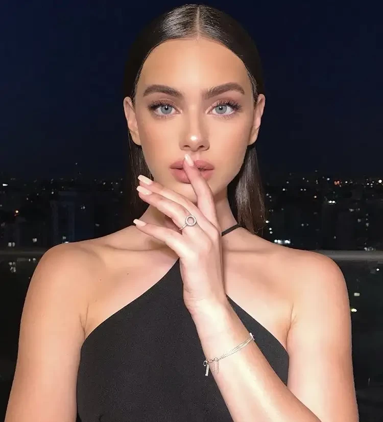 شاهدوا | أجمل فتاة في العالم من أصول تونسية