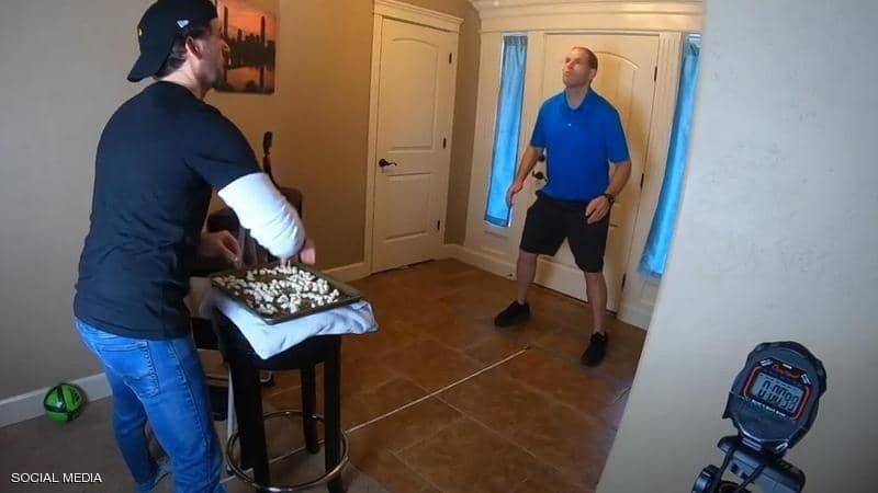 بالفيديو | تحطيم الرقم القياسي في "التقاط الفشار"