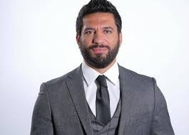 بالصور | الفنان المصري  "حسن الرداد" طفلا مع والديه. "بداية رحلتنا يا ماما"