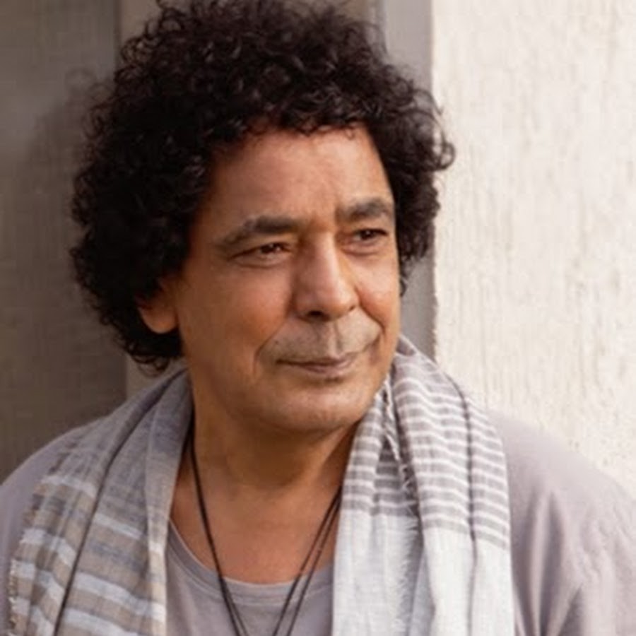 شاهدوا: شبيه محمد منير يشعل الـ"سوشيال ميديا"