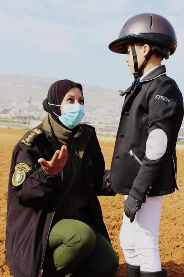الأمن الوطني يُسلم مكرمة رئاسية للطفل أحمد دوابشة