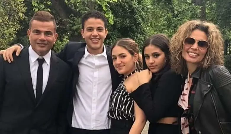 شاهدوا: بعد قصة انفصاله عن دينا الشربيني .. هل يعود عمرو دياب لزوجته زينة عاشور