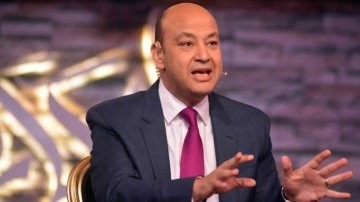 بالفيديو: عمرو أديب يرقص على هتافات جماهير الأهلي