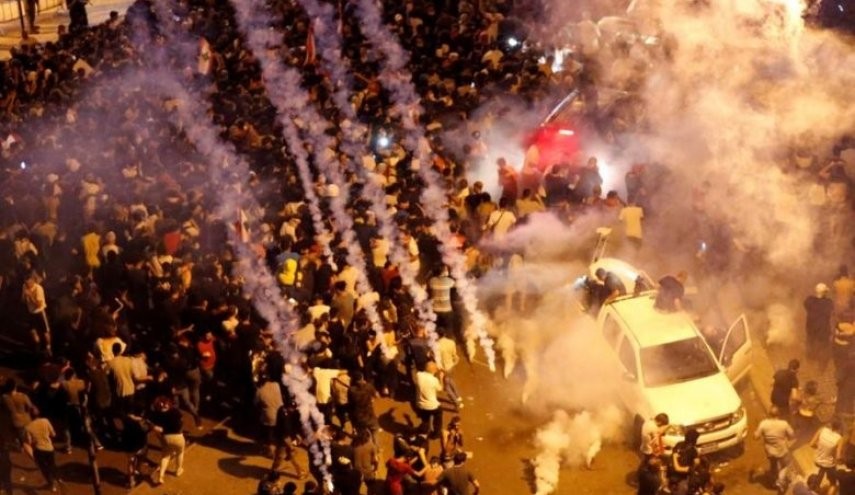 شاهد.. تجدد الاشتباكات العنيفة بين المتظاهرين وقوات الأمن في لبنان
