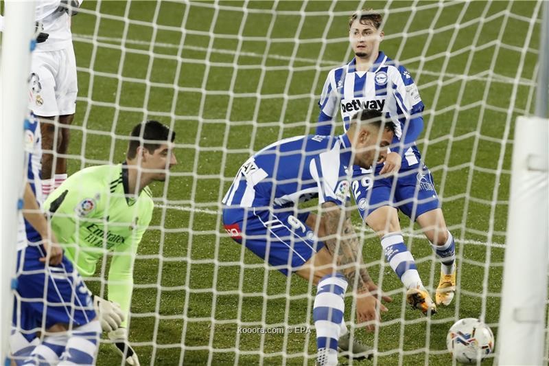 بالصور: بنزيما يقود ريال مدريد لسحق ألافيس برباعية